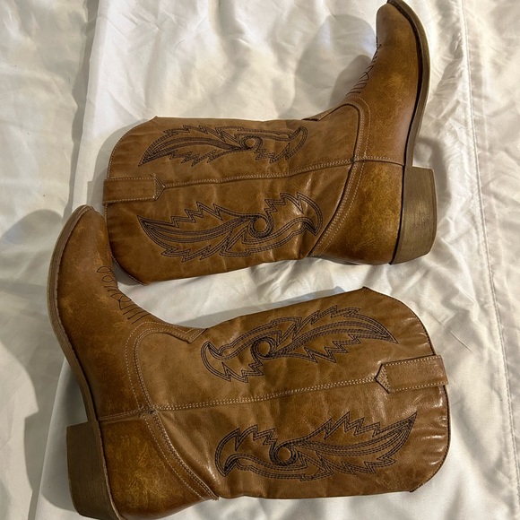 Coconuts women’s size 7.5 brown cowboy boots. - Picture 6 of 9